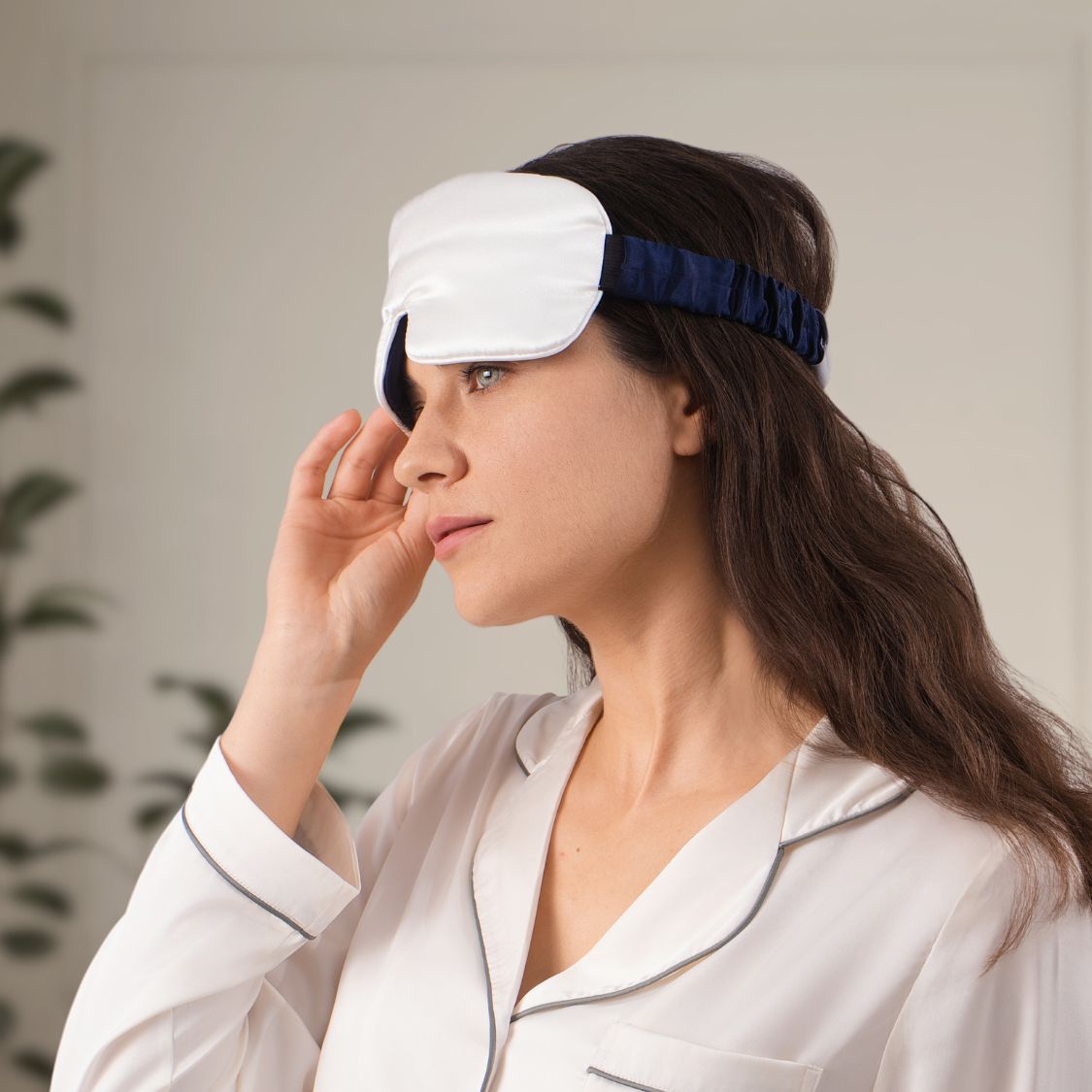 Dark blue and natural white silk sleep eye mask